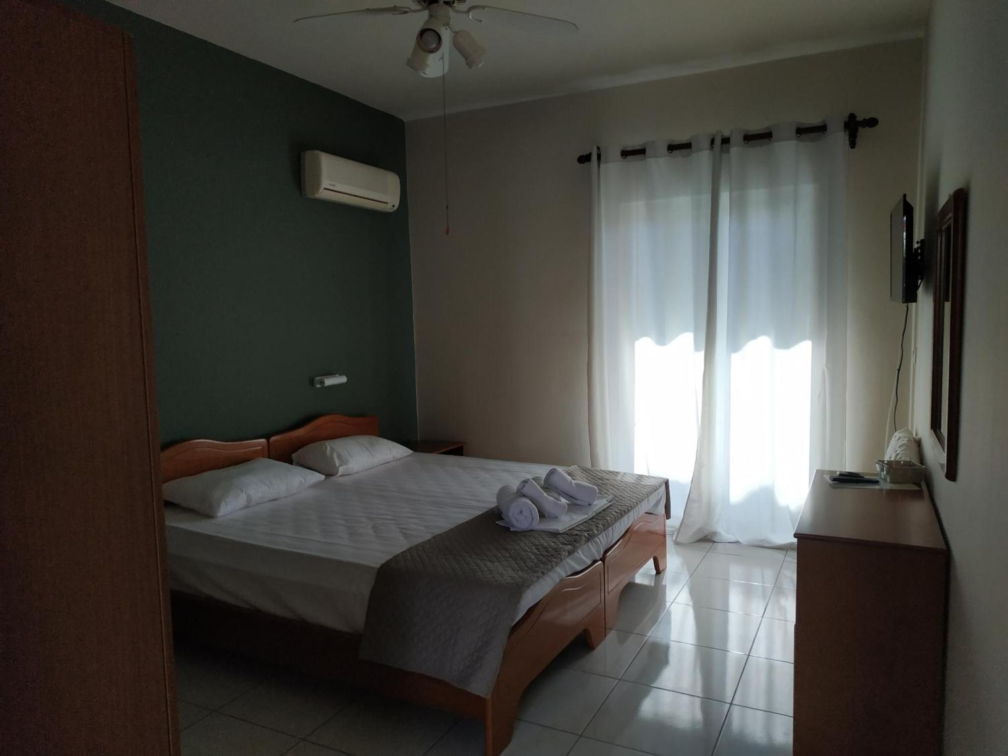 Apartments By Evita'S Resort Poros Town Esterno foto