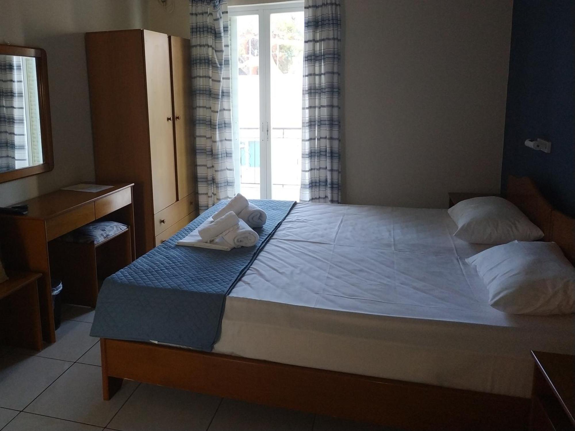 Apartments By Evita'S Resort Poros Town Esterno foto