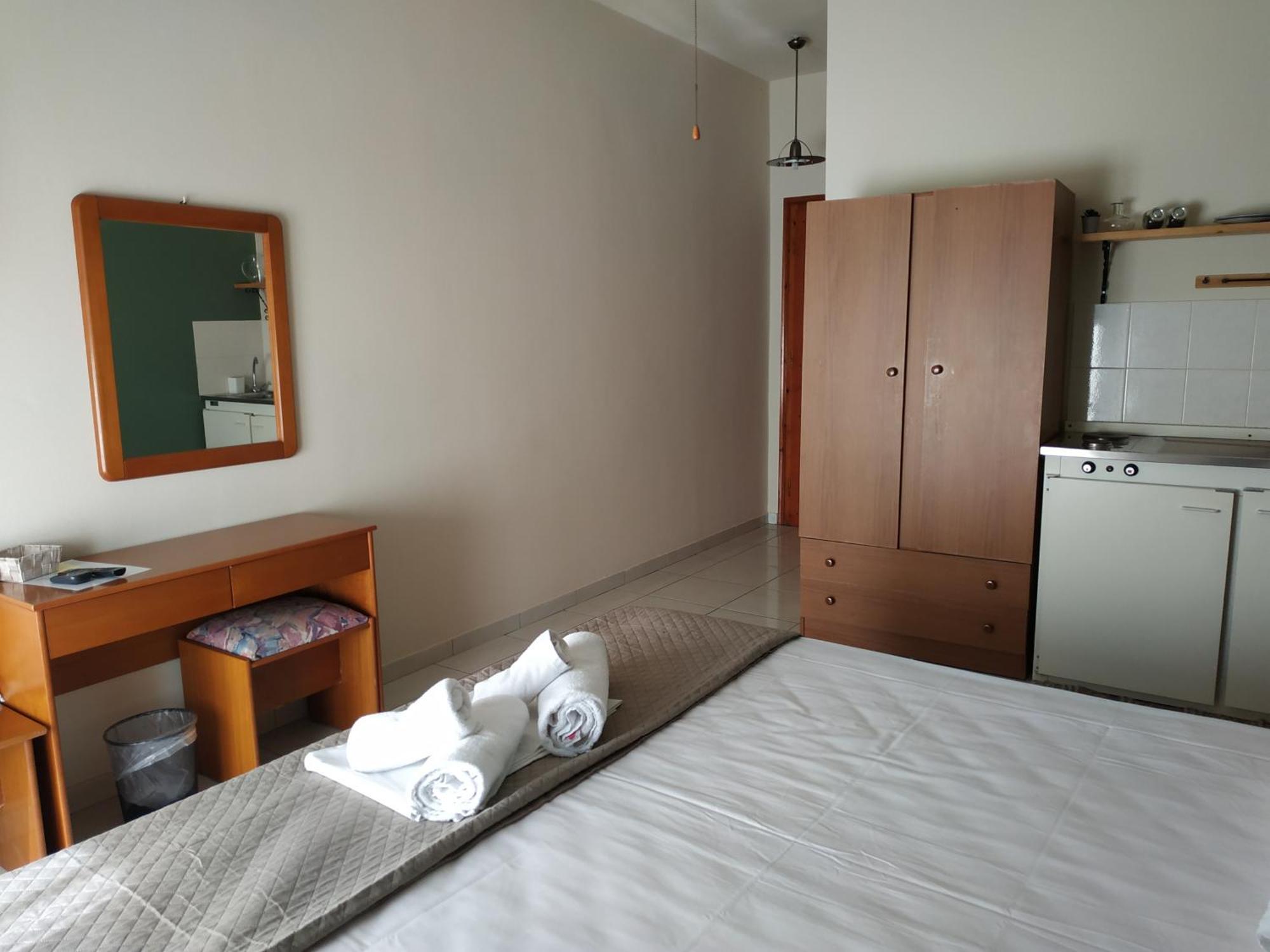 Apartments By Evita'S Resort Poros Town Esterno foto