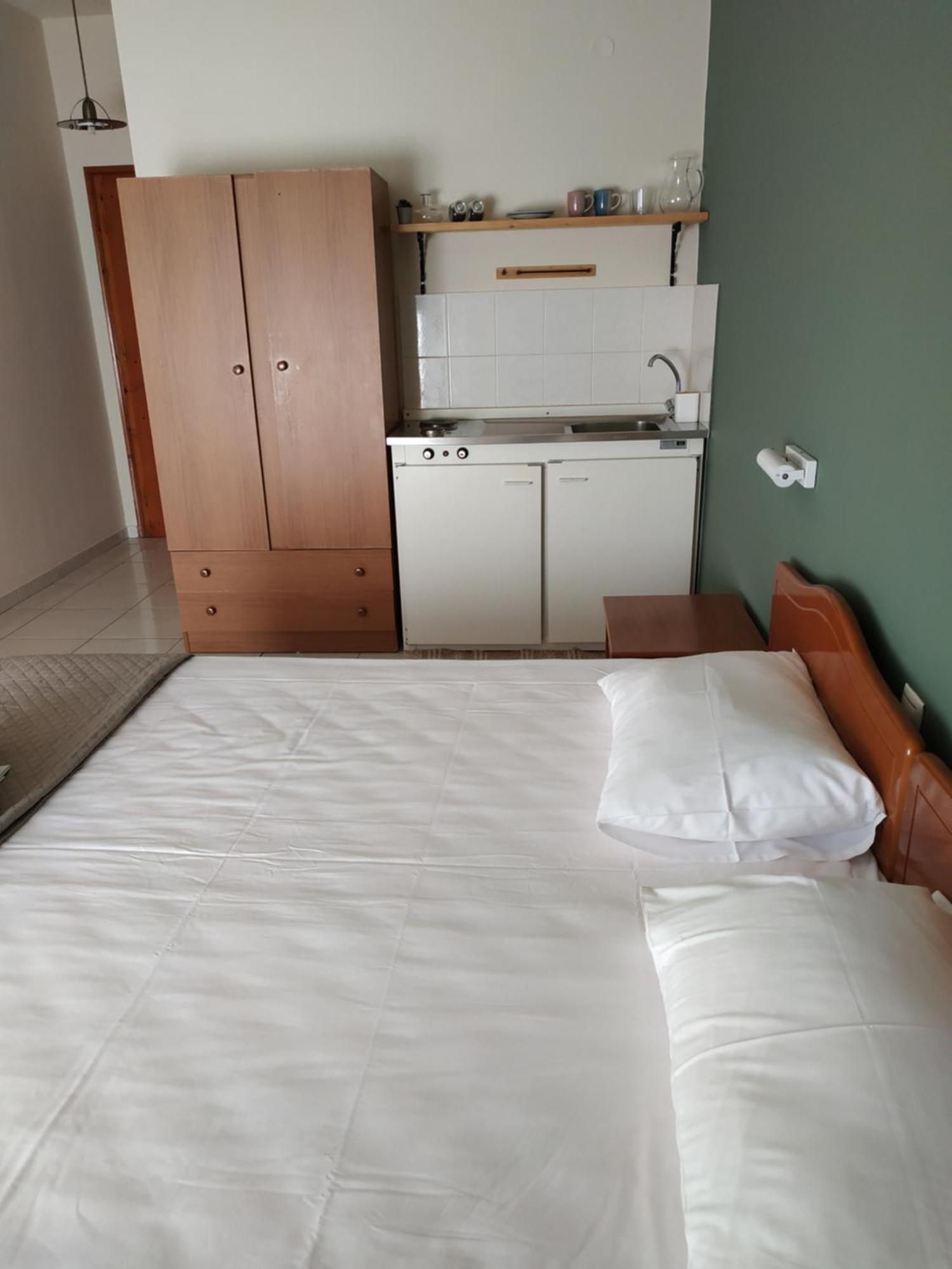 Apartments By Evita'S Resort Poros Town Esterno foto